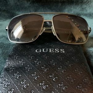 Guess Sunglasses Shiny Gunmetal/Gradient Green